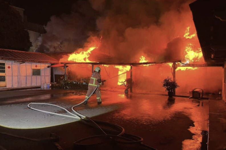 北斗鄉下一處三合院失火，經查是遭恐怖情人縱火。（圖／翻攝畫面）