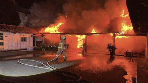 被70歲女友提分手！恐怖男縱火又開車衝撞