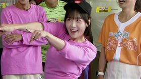 籃籃進行挑戰。（圖／民視提供） 