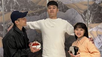 王齊麟生日 陳詩媛掀衣「7個月巨肚」現形