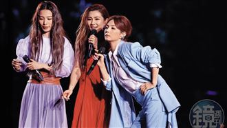 S.H.E三人感情超好，即使各自單飛後，姐妹情誼依然堅固。左起Hebe、Selina、Ella。