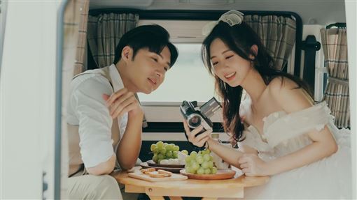 「為洪詩高興」廣告小妹逆風挺揭缺愛真相