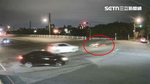 路口閃逆向車！20歲男大生摔車腦部重創亡