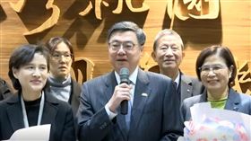 鄭麗君率談判團隊返台，卓榮泰親自接機（圖／翻攝畫面）