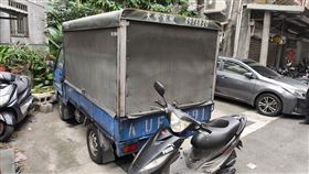 廖姓夫妻平常用小貨車賣蔥油餅維生（圖／記者莊淇鈞攝影）