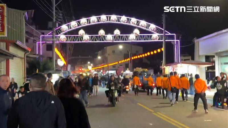 台南,新寮鎮安宮,煙火,異物,男子,鮮血,鞭炮,意外（圖／翻攝畫面）