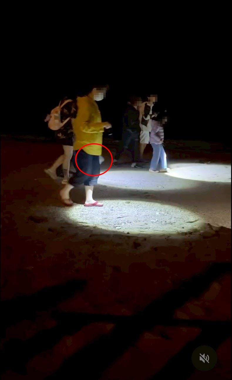 遊客直擊墾丁凱撒飯店提供透明提桶，質疑業者讓住客抓蟹，已經破壞自然生態。（圖／（圖／翻攝自Threads @zonz1881）