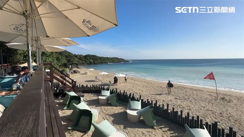 墾丁凱撒大飯店3年前推出「夜訪沙蟹生態導覽」活動，近日爆發「發提桶抓沙蟹」，業者出面致歉。（圖／記者朱俊傑攝影）