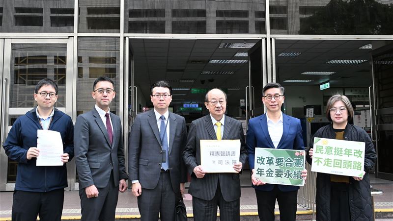 藍白聯手停砍公教年金　綠黨團聲請釋憲