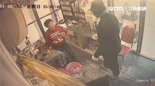 檳榔嬤遇搶劫「一碗湯端著倒退嚕」畫面曝