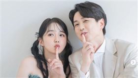 韓國女演員姜恩菲與丈夫邊俊弼愛情長跑17年。（圖／翻攝自IG @ekobi_）