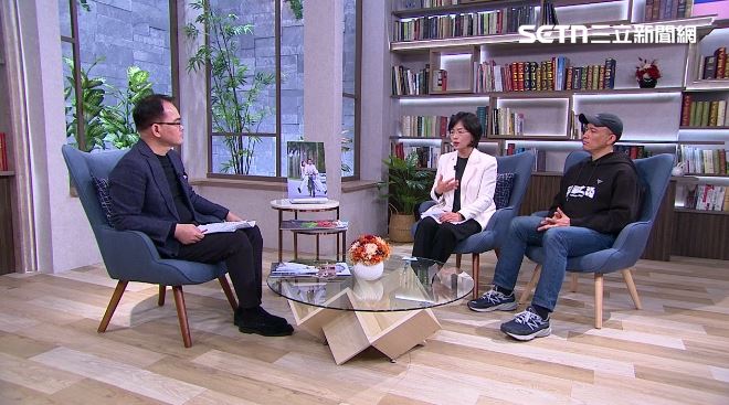 蘇巧慧和丈夫龍男·以撒克·凡亞思一起接受《話時代人物》節目主持人鄭弘儀專訪（圖／話時代人物）