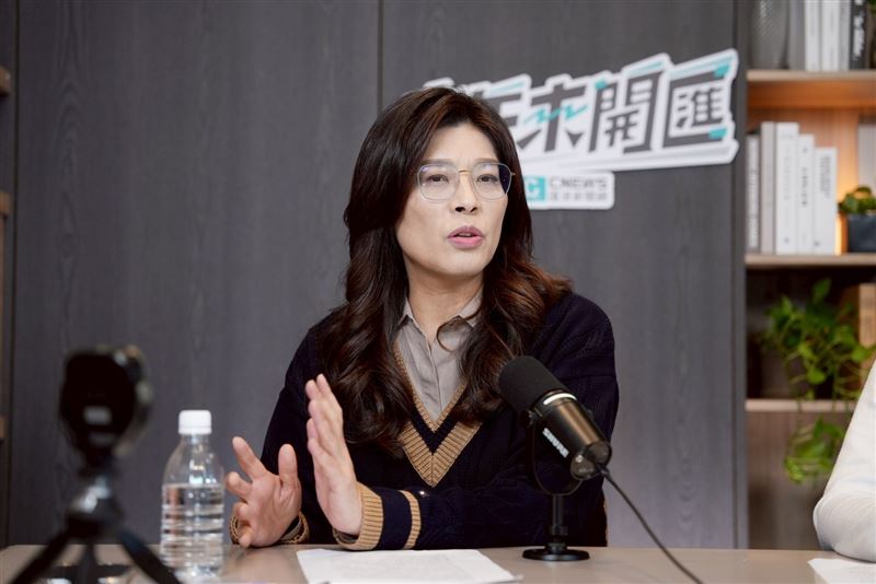 鄭麗文接受節目《中午來開匯》專訪。（圖／CNEWS匯流新聞網提供）