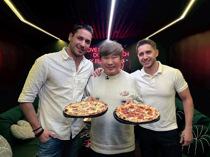 胡瓜接觸外國人。（圖／下面一位提供）