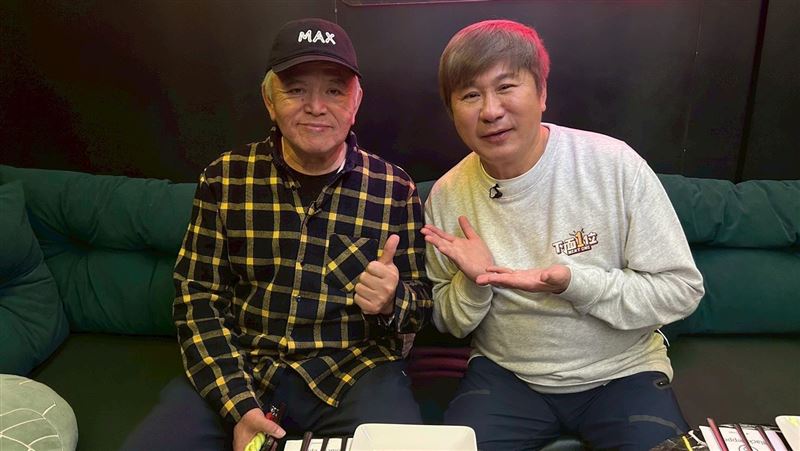 胡瓜（右）與補教名師賴世雄。（圖／下面一位提供）