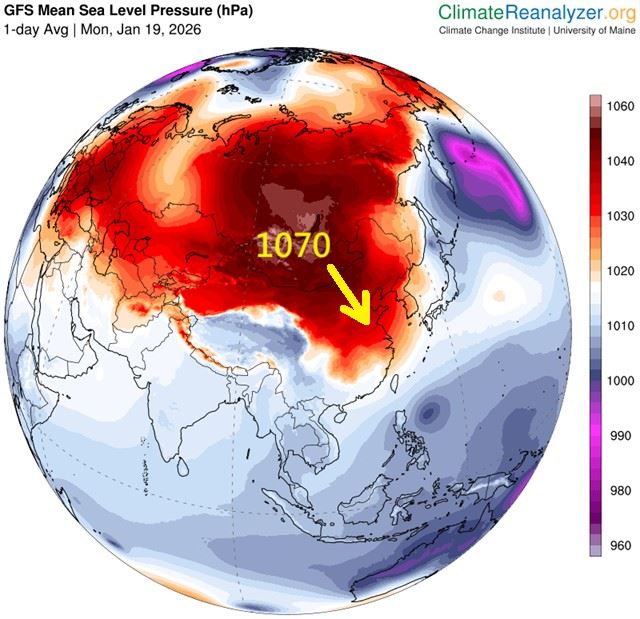 鄭明典指出，冷高壓中心似乎是緩慢往東南方向移動，其冷空氣到台灣前可能待在海面時間長，空氣相對潮濕。（圖／翻攝自鄭明典臉書）