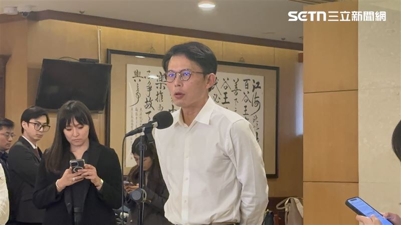 被控把國防機密會議帶走，黃國昌出面回應。（圖／記者詹宜庭攝影）