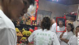 砍死父母逆子的正面照（紅框）。（圖／翻攝自神壇臉書專頁）