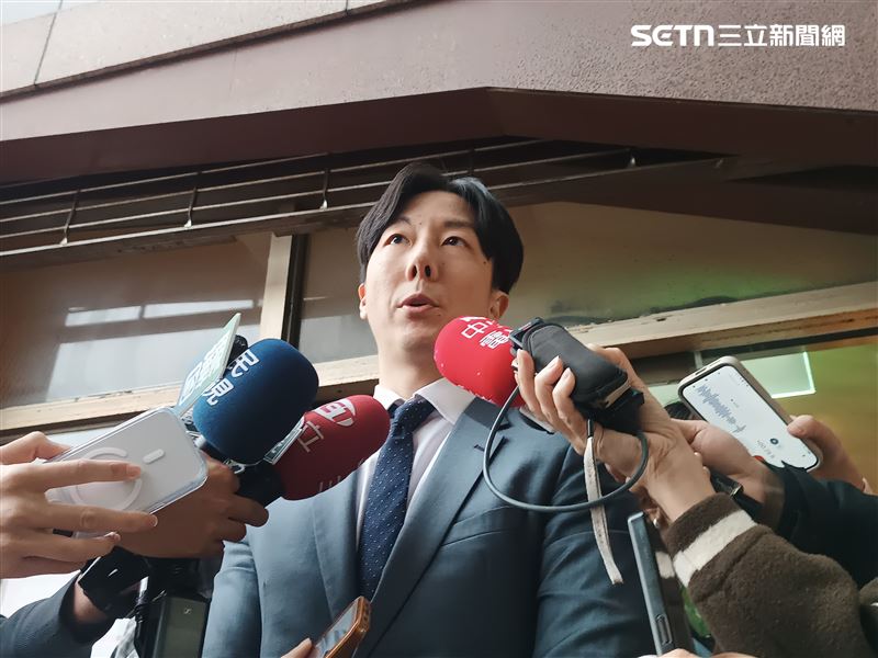 民進黨發言人吳崢受訪。（圖／記者盧素梅攝影）