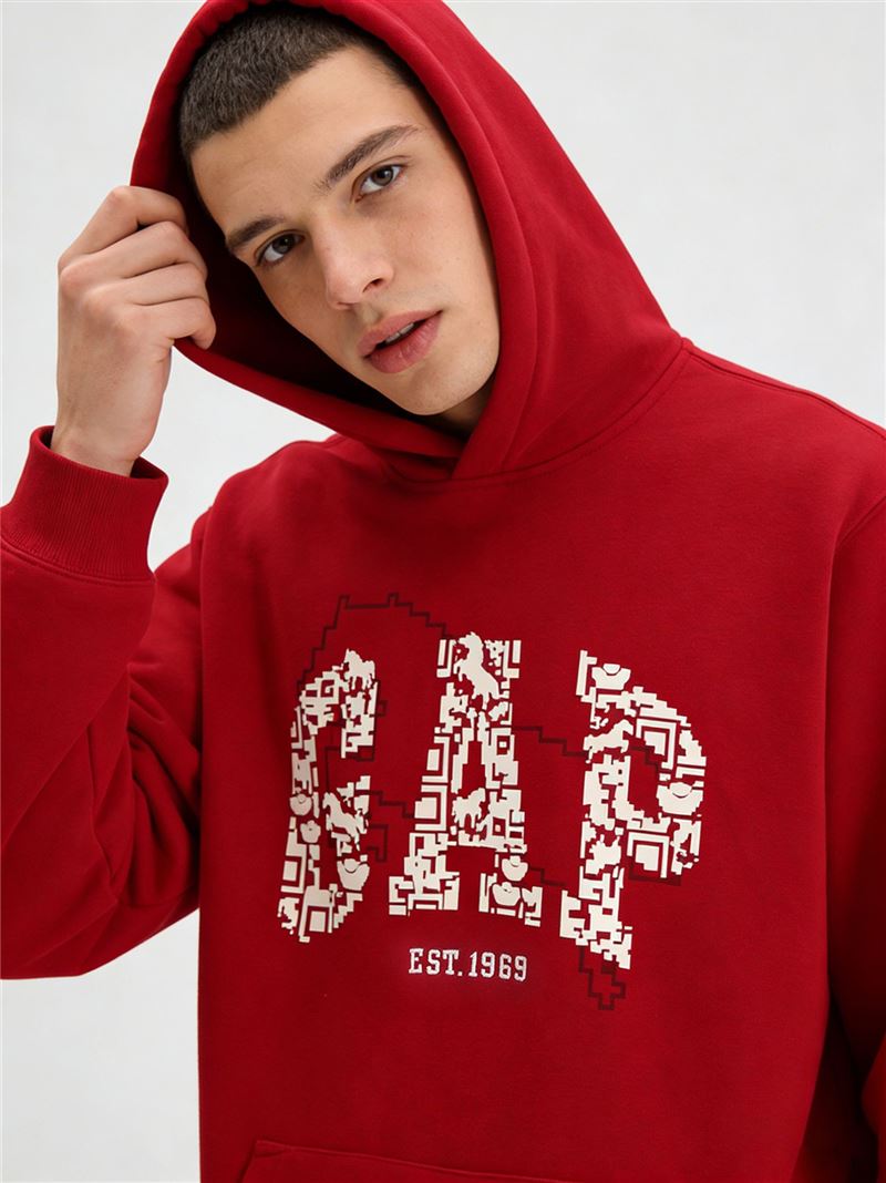 Gap巧妙融合生肖元素，打破過年服飾俗氣的刻板印象，將美式復古風格與東方吉祥寓意完美結合。（圖／品牌業者提供）