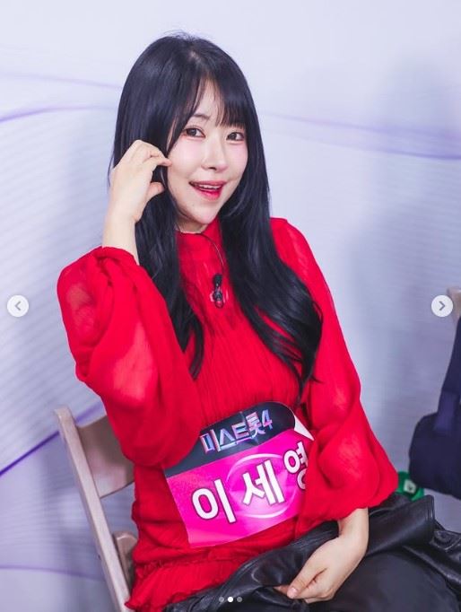 李世英近日轉型參加歌唱選秀節目《Miss Trot 4》。（圖／翻攝自IG ＠seyoung_1408）