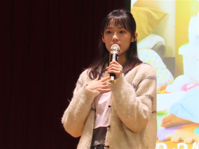 何曼希在台中女子監獄與收容人對談。（圖／双喜提供）