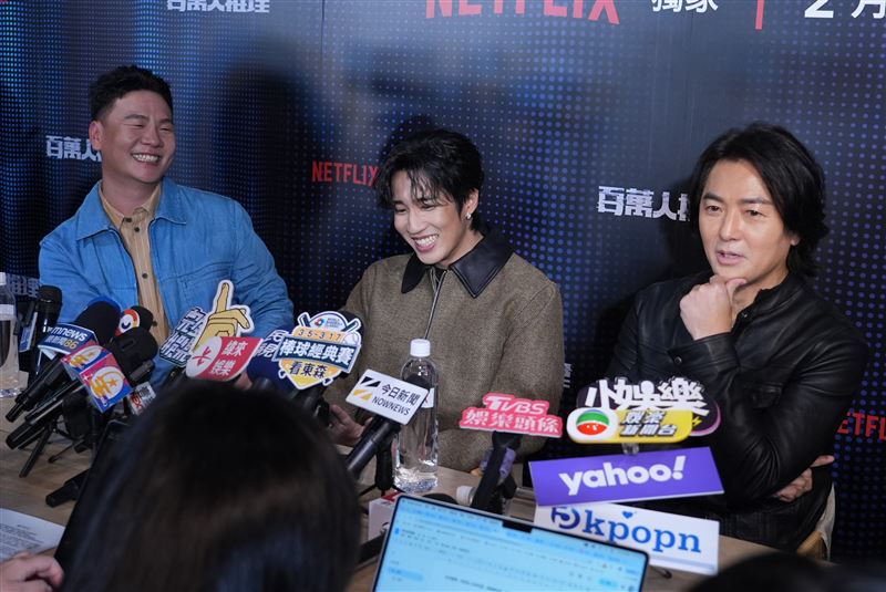 阿翰（左）與婁峻碩（中）竟是國中同學。（圖／記者鄭孟晃攝影）