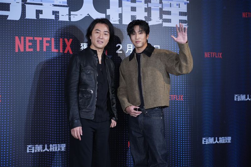 婁峻碩（右）首度合作偶像鄭伊健（左）。（圖／記者鄭孟晃攝影）