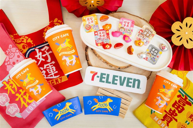 活動期間購買蕉財進寶香蕉風味拿鐵任1杯送馬上開運元寶印章筊任1個。（圖／品牌業者提供）