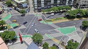 改造後的標線讓不少用路人看了霧煞煞，被戲稱是「畢卡索標線」。（圖／翻攝自交工處官網）