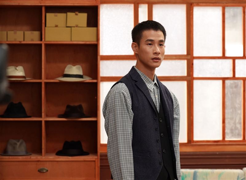 盧彥澤在劇中的情路坎坷，被虧只能看別人談戀愛。（圖／台視提供）