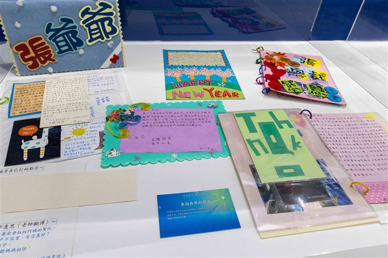 張榮發基金會獎助學金受助學生特別製作感謝卡片，表達心中的感謝。（圖／張榮發基金會提供）