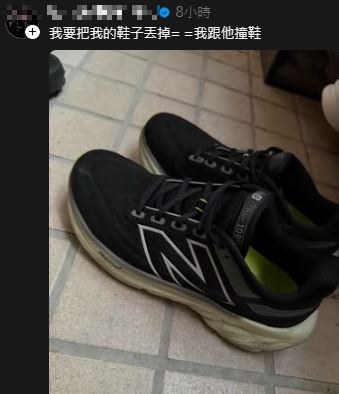 影片在threads持續發酵，有網友穿同款鞋決定把它丟了。（圖／翻攝自Threads @z_wm1）