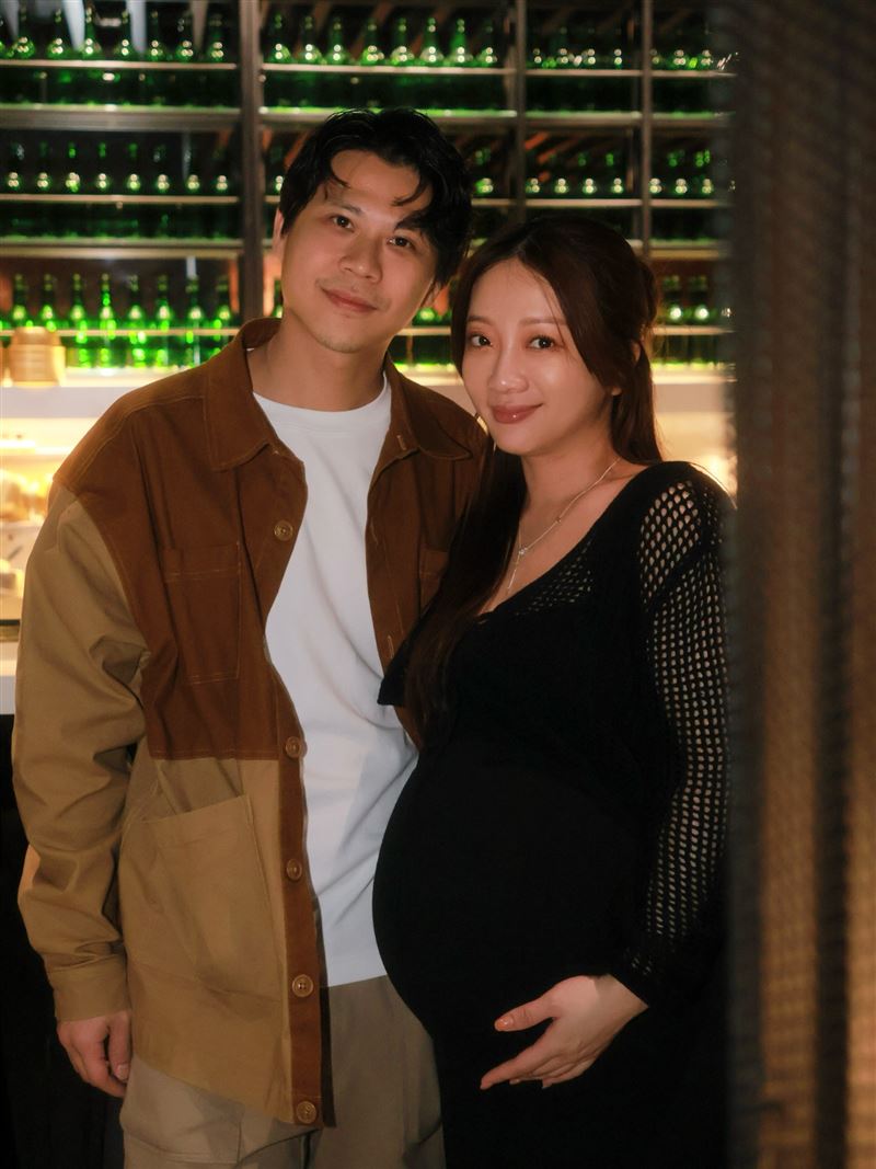 玉兔於2022年與導演老公Howard結婚。（圖／翻攝自玉兔 鄭如吟臉書）