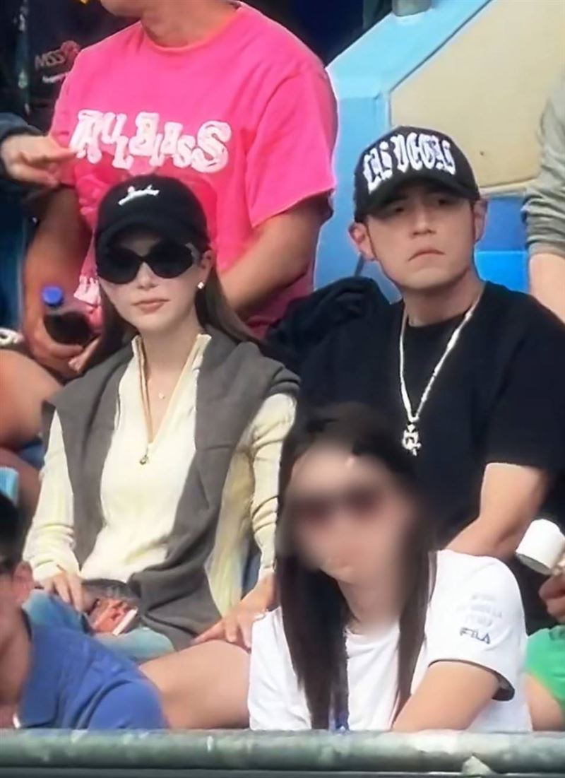 周杰倫、昆凌感情甜蜜。（圖／翻攝自微博）