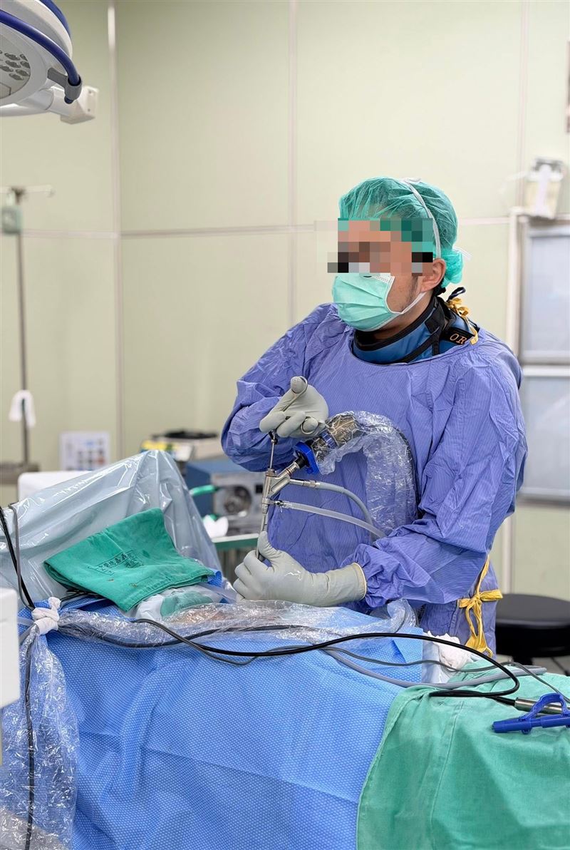 涉案的廖姓醫師遭停職後，有許多粉絲湧入留言安慰打氣。（圖／翻攝自臉書）