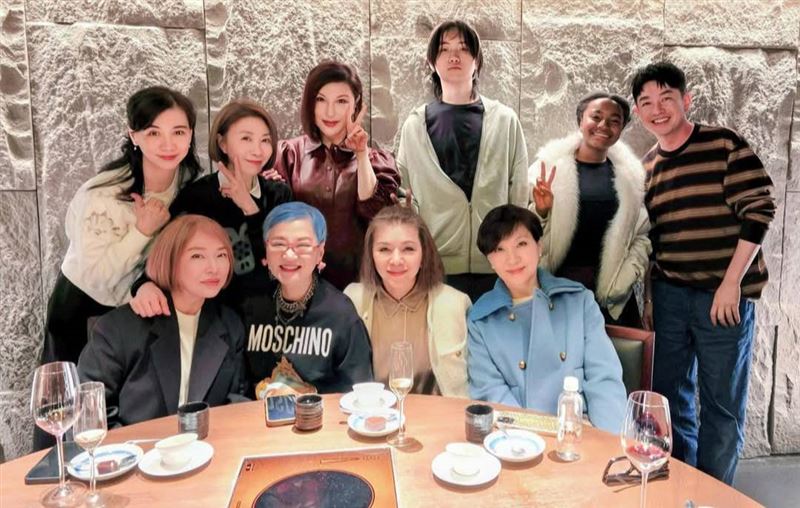 李明川曝光跟天后聚餐合照。（圖／翻攝自臉書）