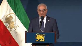 芮沙．巴勒維（Reza Pahlavi）於19日在社群上傳演說影片。文中寫「我將回歸伊朗」（I will return to Iran.）（圖／翻攝畫面）