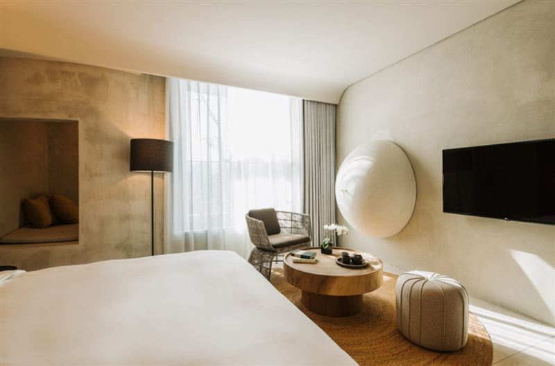 了了的房型中，建築師與設計師在空間中引入許多自然的隱喻， 幫助旅客沈澱擾攘的身心，期待能療癒旅客的身心。（圖／雲品國際提供）