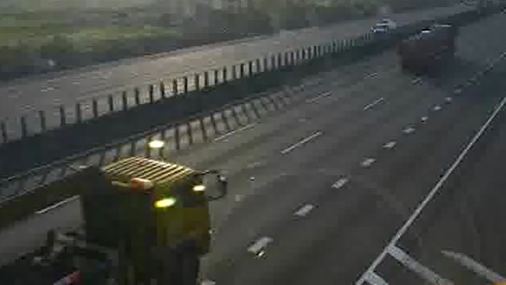 國道1號南向334公里處，台南仁德路段，今天（20日）上午傳出大型重型機車闖國道的案件。（圖／翻攝自高公局網站）