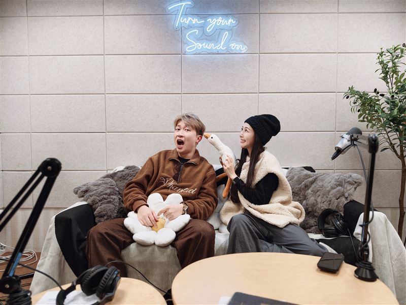 Albee（右）攜SoundOn推出新節目 由好友張立東（左）擔任首集嘉賓（圖／SoundOn提供）