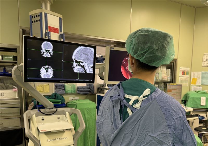 3D立體導航系統在手術前，會先將病人的電腦斷層影像匯入系統，進行三維立體重組。（圖／恩主公醫院提供）
