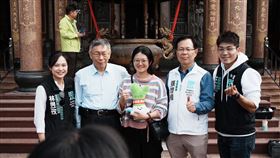 黃帝穎律師表示，張啓楷（右二）法盲瞎挺共諜主播大翻車，柯文哲衰被張啓楷比擬共諜案。（圖／翻攝自張啓凱臉書）