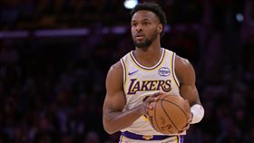 「詹皇之子」布朗尼（Bronny James）竟然拿到2張明星賽球員選票。（圖／美聯社／達志影像）