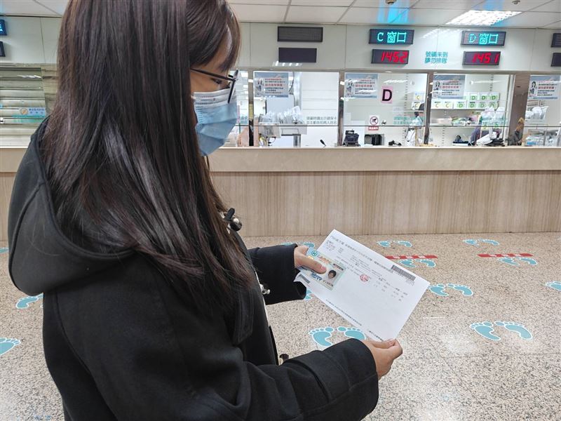 馬偕醫院提醒持有慢性病連續處方箋者，應確實盤點目前規律性服用之藥物，結束日介於2月14日至2月22日者，自1月31日起可提早預約領藥。（圖／馬偕醫院提供）