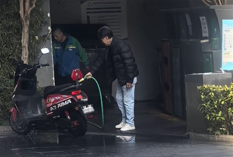 梁小龍最後身影曝光。（圖／翻攝自微博）