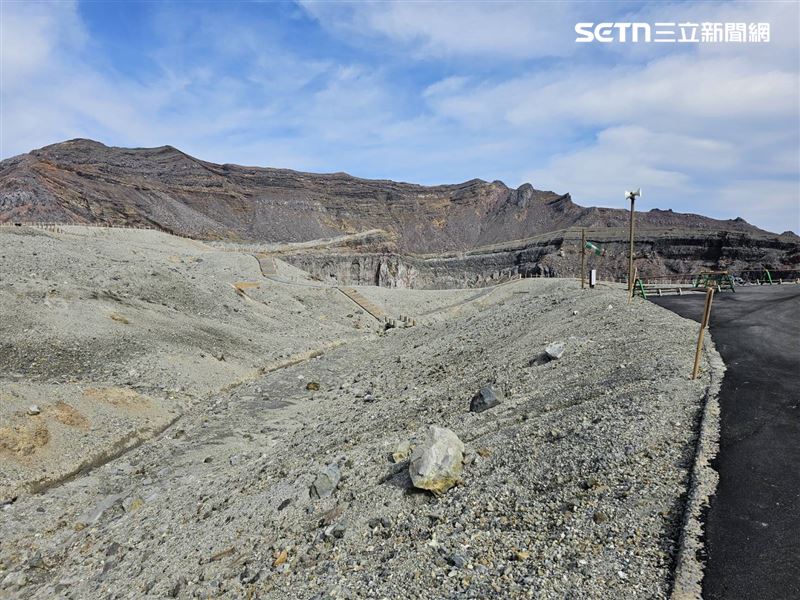 日本熊本縣阿蘇火山發生空難，台灣夫妻、直升機飛行員仍失聯。（圖／讀者提供）