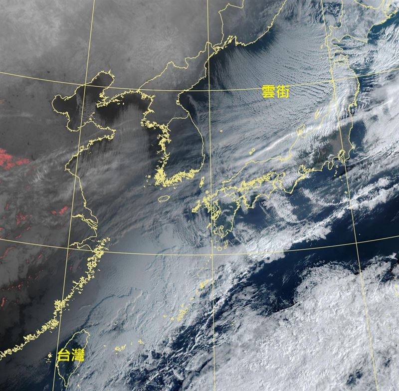 鄭明典在其臉書分享一張衛星雲圖，畫面中可以清楚地看到「雲街」現象。(圖／取自鄭明典的臉書)