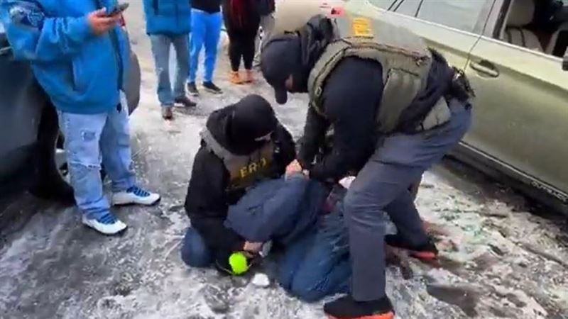 受夠粗暴執法　人民闖教堂怒喊:ICE滾出去