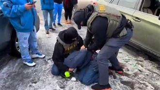 受夠粗暴執法　人民闖教堂怒喊:ICE滾出去